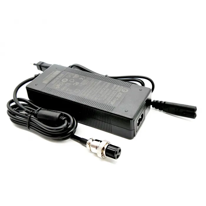 Cargador para patinete eléctrico 1.5A 54,6V | 7way