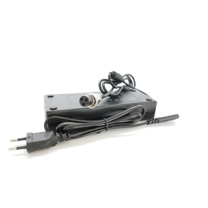 Cargador para patinete eléctrico 1,5A 84V | 7way